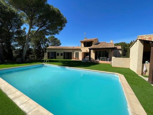 Pine forest house 4 bedrooms with pool