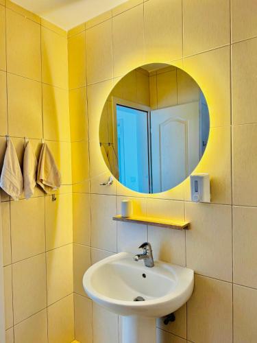 Salle de bains dans l'établissement Budva Felix Suites