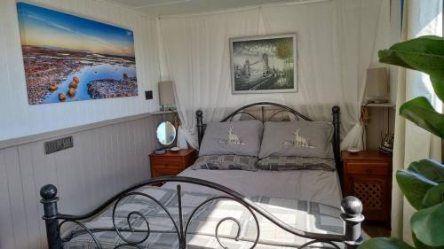 Χώρος καθιστικού στο The Cabin