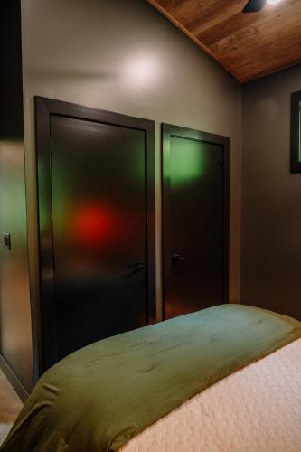 a bedroom with two closets with green doors at Whiskey Lounge in Loudonville