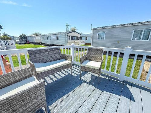 Gallery image of 6 Berth Caravan For Hire In Essex, Seawick Holiday Park Ref 27016R in Clacton-on-Sea