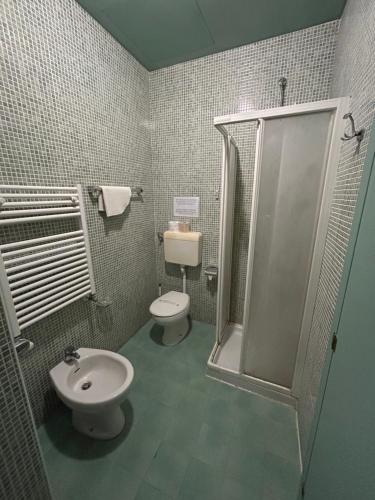 a bathroom with a toilet and a shower and a sink at Bed and Breakfast Querini San Marco in Venice
