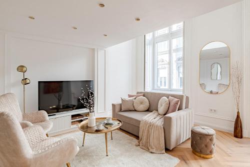 Modern Chic & Classic Elegance in Central Budapest