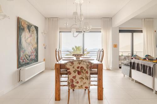 Front Row to the Beach - Luxury 2BR with Free Parking