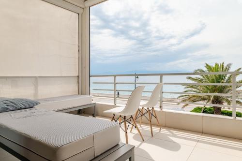 Front Row to the Beach - Luxury 2BR with Free Parking