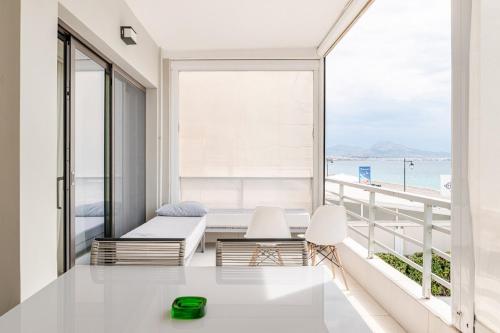 Front Row to the Beach - Luxury 2BR with Free Parking