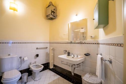 a bathroom with a sink and a toilet at Charming Rooftop Flat in City Center in Catania