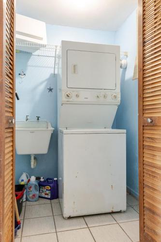 a small bathroom with a sink and a toilet at Costa Brava Beach & Pool Apartment 24-402 in Ceiba