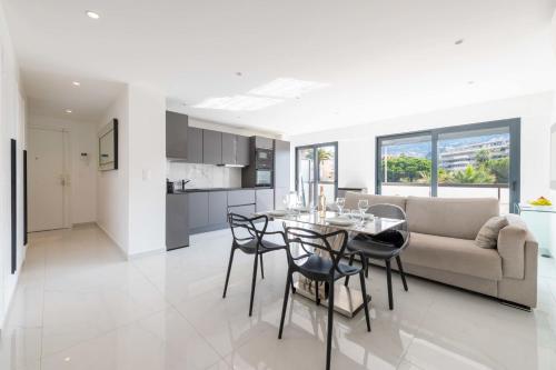 Central 1-Br with Balcony Rue dAntibes Cannes