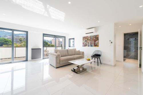 Central 1-Br with Balcony Rue dAntibes Cannes