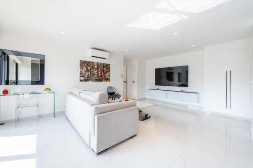 Central 1-Br with Balcony Rue dAntibes Cannes