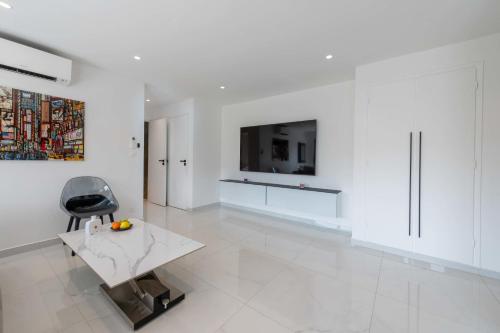 Central 1-Br with Balcony Rue dAntibes Cannes