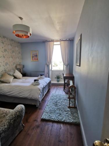 a bedroom with two beds and a couch and a window at Maison la tour in Néré