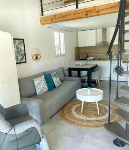 Photo de la galerie de l'établissement Studio de charme avec piscine, à Mougins