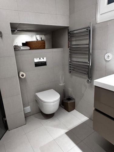 Stylish Lisbon Stay, Renovated Gem in Bairro Alto
