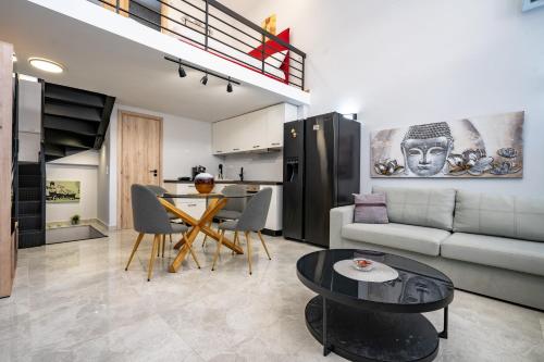 LEX & LUX 3-Levels Maisonette