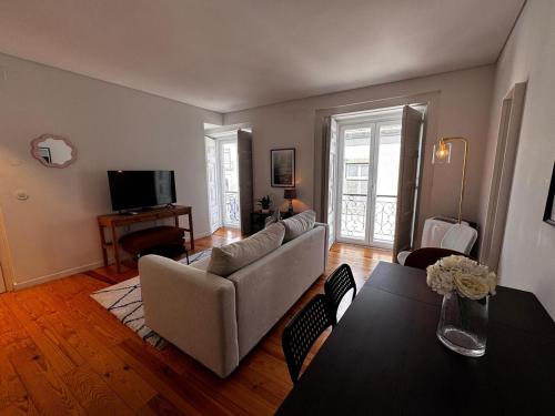Stylish Lisbon Stay, Renovated Gem in Bairro Alto