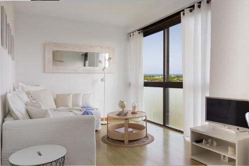 Posezení v ubytování Bright Apartment In Gava Mar