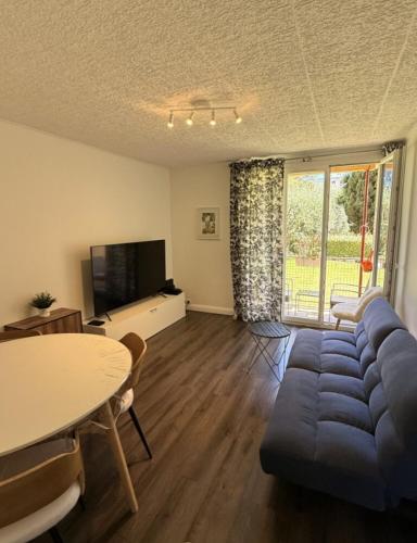 Peaceful Nice Apartment Garden View, 20 min from beach