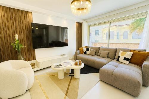 Newly Renovated 2BR Modern