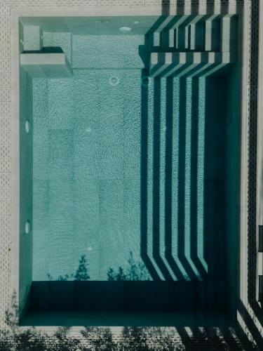 a reflection of a building in a pool of water at Grand Kourouta in Kourouta