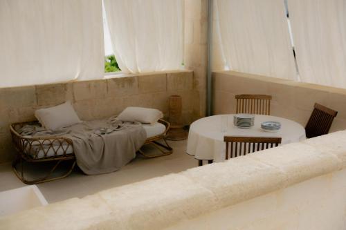 Ruang duduk di Empireo Riad