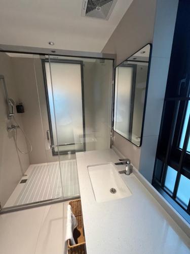 a bathroom with a sink and a shower at Zhongshan Jiayue Hotel in Zhongshan
