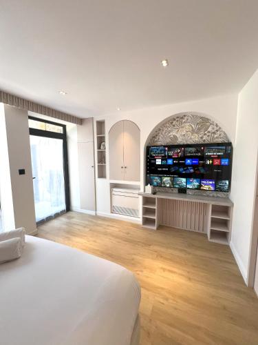 a large bedroom with a large screen in the wall at Villa Noellet - Clermont Ferrand in Aubière