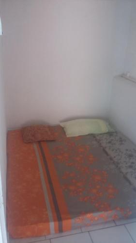 Ein Bett oder Betten in einem Zimmer der Unterkunft Kenet and Sun