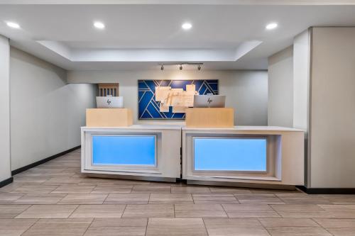 Ο χώρος του λόμπι ή της ρεσεψιόν στο Holiday Inn Express Hotel and Suites Ada by IHG