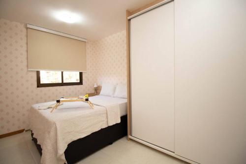 a bedroom with a bed and a large mirror at OZPED Flats Particulares Edifício Life Resort in Brasilia