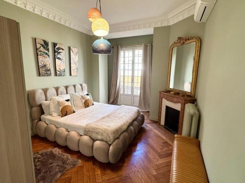 Magnifique appartement dans palais Niçois