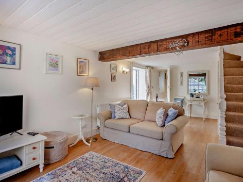 a living room with a couch and a tv at 2 Bed in Bradford on Avon 31970 in Bradford on Avon