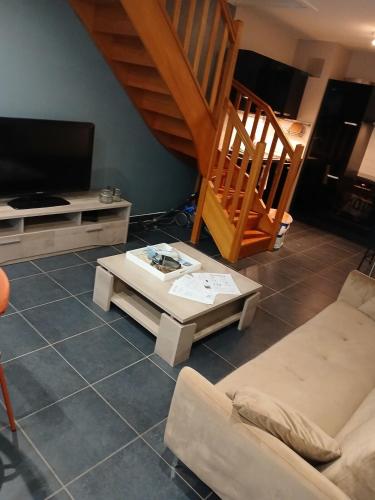 TV a/nebo společenská místnost v ubytování le Gîte des 4 tours