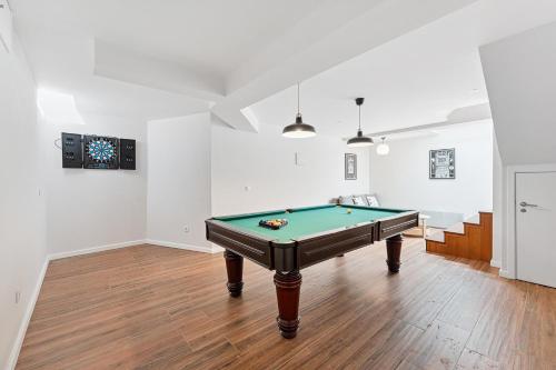 a room with a pool table in it at GuestReady - Fantastic family home in Salgueiros in Porto