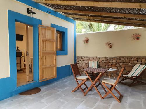 Φωτογραφία από το άλμπουμ του Apartamentos Cas Xurrac σε Es Calo