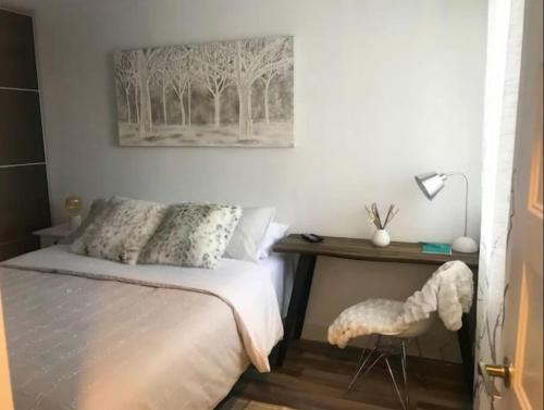 a bedroom with a bed and a table with a lamp at Le C17 in Mont-Tremblant