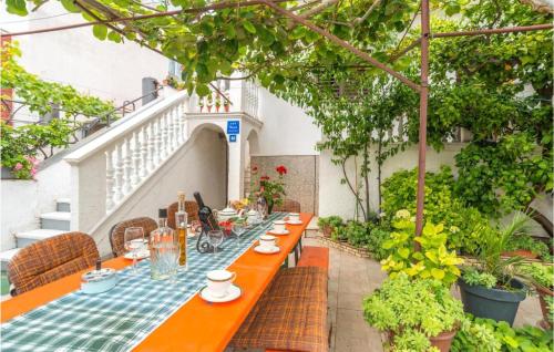 Cozy Apartment In Biograd With Kitchen
