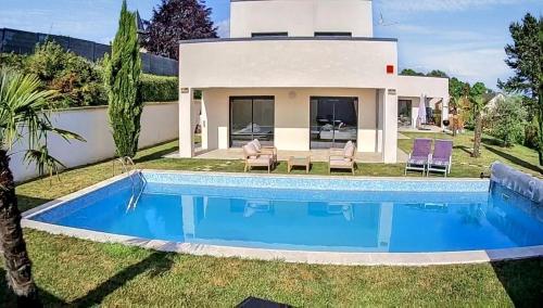 Villa 5 étoiles with swimming pool, sauna and balneo
