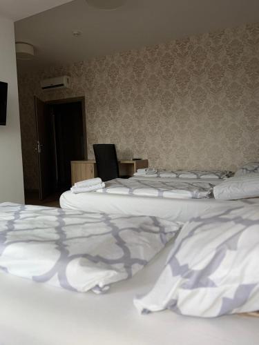 Ένα ή περισσότερα κρεβάτια σε δωμάτιο στο Hotel Magnat