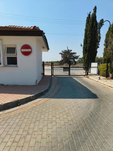 Φωτογραφία από το άλμπουμ του Possidon Beach Getaway σε Meneou
