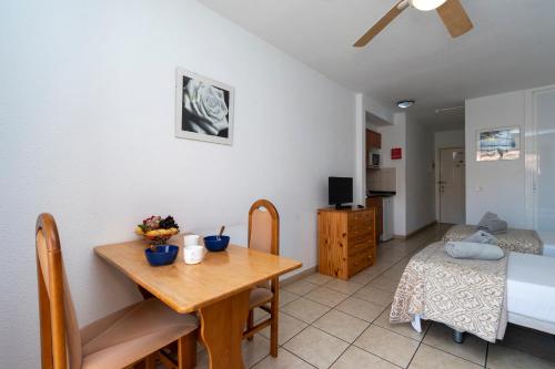 Lovely Studio Apartment Communal Heated Pool