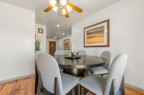 a dining room with a table and chairs at Rancho Alegre Country Retreat in Pueblo