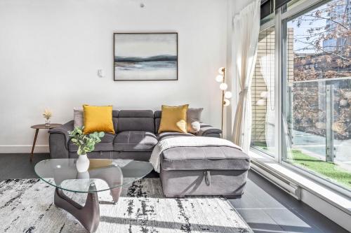 Χώρος καθιστικού στο Downtown Condo with Balcony and Free Parking near Gastown for 5