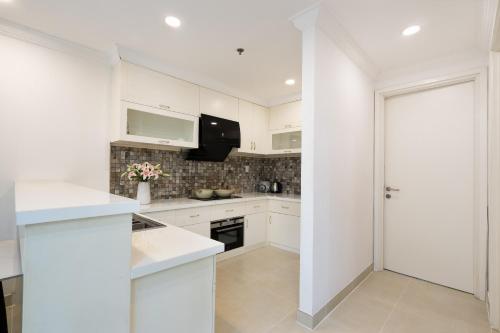 Kuchyň nebo kuchyňský kout v ubytování Masteri Residence Heera Stay Apartment