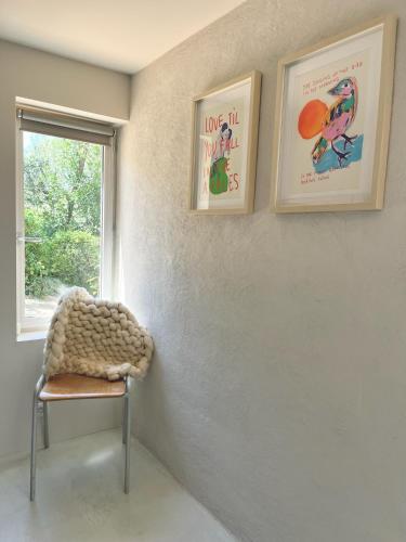 a chair sitting next to a window in a room at NOUS in Agel