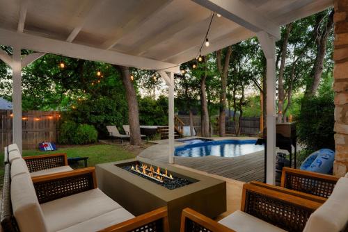 Πισίνα στο ή κοντά στο Pool & Hot Tub Luxury Escape Gym & Gameroom