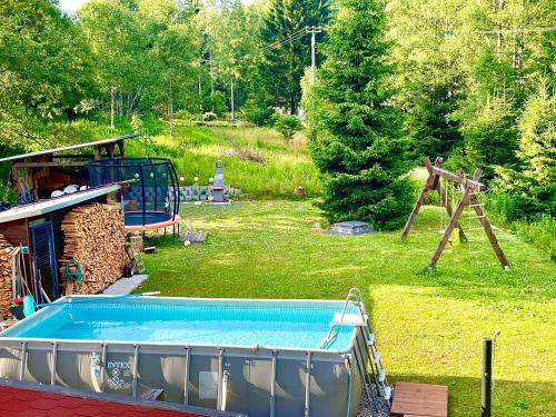 a swimming pool in the yard of a backyard at Apartmanovy dům Bublajda in Bublava