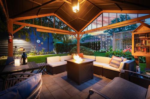 Gallery image of Spacious Second Floor Garden View Apartment in Wasaga Beach