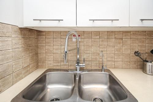 Gallery image of Spacious Second Floor Garden View Apartment in Wasaga Beach